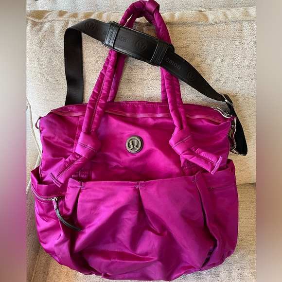 lululemon athletica Handbags - Lululemon Triumphant Tote💖💜